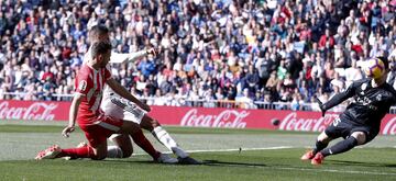 Courtois detuvo un balón con la cara al inicio del partido y tuvo que ser atendido por los servicios médicos.