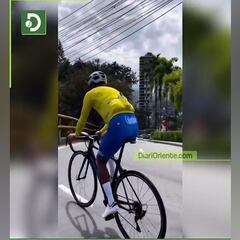 Cuando sales a montar en bici, te empiezan a animar, te giras y te llevas la sorpresa de tu vida...