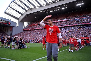 Último equipo: Liverpool 
Posición: Defensa central
Edad: 32
Valor de Mercado: 8MM.  
