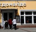 McDonald's y Coca Cola cierran en Rusia; EEUU prohíbe comprarle petróleo