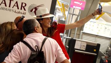 La atleta Ruth Beitia se fotografía en el Aeropuerto Adolfo Suárez Madrid-Barajas antes de partir hacia Río.