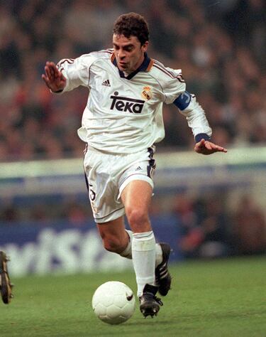 ‘One Club Man’ con mayúsculas del Madrid. Creció viendo triunfar a su padre con la elástica blanca que luego él defendería en 710 ocasiones (tercero tras Raúl y Casillas). Uno de los abanderados de la ‘Quinta del Buitre’, su longevidad le permitió alcanzar la gloria también en Europa, con la Séptima y la Octava. Ocho Ligas (cinco de ellas consecutivas con Butragueño y compañía), las dos Champions, una Intercontinental, dos Copas de la UEFA... Manolo Sanchís padre puede estar orgulloso. 