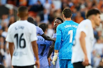 Vinicius durante el último encuentro en Mestalla.