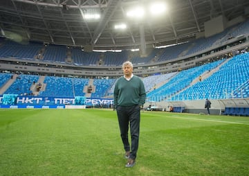 El estadio más grande de la Copa Confederaciones con poco más de 68 mil espectadores. Se construyó especialmente para el torneo y su forma imita a la de una nave espacial. Tiene una cubierta retráctil que permitirá mantener una temperatura adecuada.