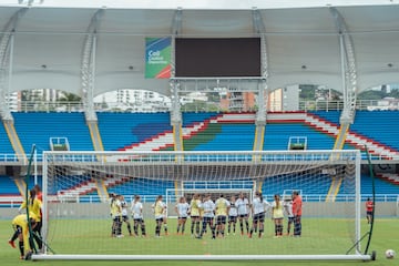 La Selección Colombia Femenina realizó su entrenamiento en el Pascual Guerrero antes del partido amistoso ante Chile, que se jugará el sábado en Cali.