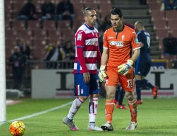 Lopes y Andrés Fernández tras el 0-1 de Benzema.