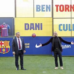 Daniel Alves mete mil personas más que Xavi en su 'premiere'