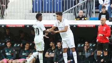 MADRID, 11/03/2023.- El delantero brasileño del Real Madrid, Vinicius Junior es sustituído por Álvaro Rodríguez durante el partido de LaLiga entre Real Madrid y RCD Espanyol disputado este sábado en el Santiago Bernabéu en Madrid. EFE/Rodrigo Jimenez
