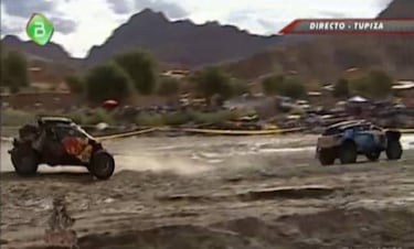Sainz cae en un barranco de 15 metros y se deja el Dakar