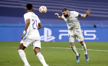 2-3. Karim Benzema marca el segundo gol en el minuto 6 de la prórroga.