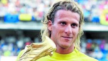 <b>GOLEADOR. </b>Forlán firmó una excelente segunda vuelta con el Atlético y acabó el campeonato con 32 goles en su haber.