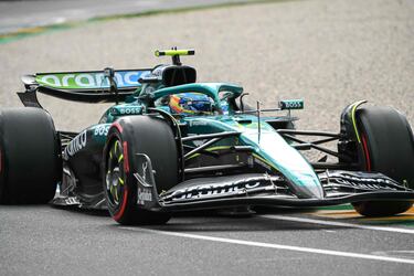 El Aston Martin de Fernando Alonso en acción.