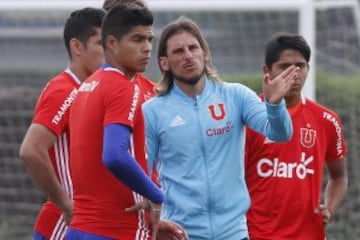 El ex ayudante de Sampaoli sigue la línea de técnicos extranjeros con Azul Azul y comenzará a escribir su propia historia en 2016.