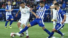 Maripan intenta arrebatar un bal&oacute;n a Ceballos en el pasado Alav&eacute;s-Real Madrid.