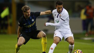 Tello, de blanco, durante un partido frente al Inter.