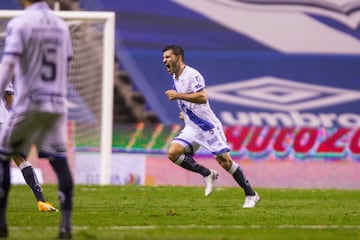 El delantero argentino llegó para reforzar al equipo de La Franja para el Guardianes 2020. Cuesta llegó a la Liga MX procedente del futbol de Tailandia. El atacante de 31 años jugó apenas 11 partidos (tres como titular) y marcó un gol. El originario de Santa Fe, Argentina, no le pudo quitar el puesto a Santiago Ormeño, una de las sorpresas del certamen.