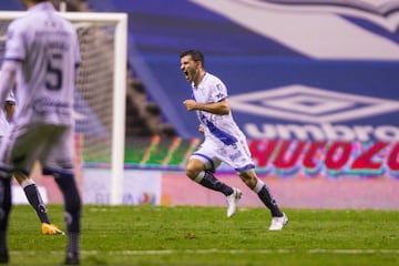 El delantero argentino llegó para reforzar al equipo de La Franja para el Guardianes 2020. Cuesta llegó a la Liga MX procedente del futbol de Tailandia. El atacante de 31 años jugó apenas 11 partidos (tres como titular) y marcó un gol. El originario de Santa Fe, Argentina, no le pudo quitar el puesto a Santiago Ormeño, una de las sorpresas del certamen. 