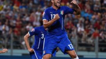 Italia gana sin convencer en Malta con un gol de Pellé