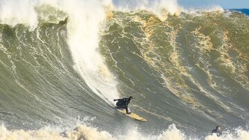 Alguns momentos do campeão Lucas Chumbo Chianca no CBSurf Big Wave Mormaii na Praia do Cardoso em Laguna, Brasil.