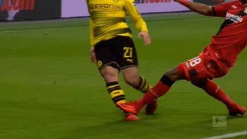 De amarilla a roja con el VAR tras una entrada criminal