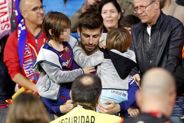 Gerard Piqué con sus hijos.