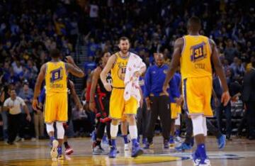 Andrew Bogut y Festus Ezeli.