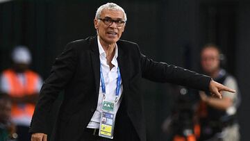 Héctor Cuper durante el partido entre Egipto y Marruecos.