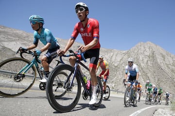 Fernando Gaviria ganó la cuarta etapa de la carrera argentina. Se impuso en el embalaje ante Peter Sagan y celebró por primera vez con el Movistar Team.