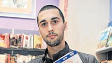 <b>CAMINO DE LA PREMIER. </b>Arbeloa se marchó ayer a Liverpool.