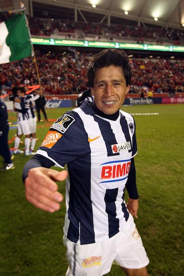 Se marchó del Fútbol Mexicano después del Mundial de Alemania 2006, cuando llegó al Stuttgart de la Bundesliga, procedente del Cruz Azul. Logró el título de liga en Alemania y regresó en 2010 para jugar con el Monterrey. Con Rayados logró en su primera temporada el título de liga del Apertura 2010 y se retiró del profesionalismo en 2016.