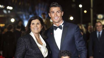 Cristiano Ronaldo, junto a su madre.