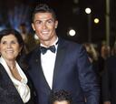 La madre de Cristiano: "Si no hubiera mafia futbolística mi hijo tendría más Balones de Oro"