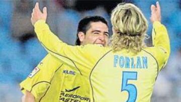<b>DÚO MORTAL PARA LAS DEFENSAS</b>. Entre Forlán y Riquelme han firmado 82 goles en Liga para el Villarreal en las tres últimas temporadas. Hay pocos dúos en el mundo que garanticen esas cifras realizadores en las competiciones de más alto nivel.