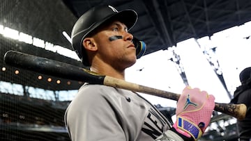 SEATTLE, WASHINGTON - MAY 14: Aaron Judge #99 of the New York Yankees looks on during the first inning against the Seattle Mariners at T-Mobile Park on May 14, 2025 in Seattle, Washington. Steph Chambers/Getty Images/AFP (Photo by Steph Chambers / GETTY IMAGES NORTH AMERICA / Getty Images via AFP)