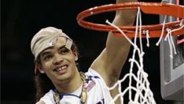 <b>CASTA DE GANADOR.</b> Joakim Noah ha vuelto a conquistar el campeonato aportando la herencia de ganador de su padre.