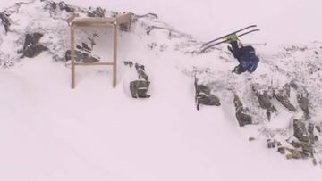 Isaac Freeland realizando el drop en una de las competiciones del Freeride World Tour 2020 del que ha sido campeón en ski men.