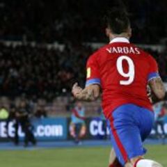 Eduardo Vargas ya es el sexto máximo goleador de Chile