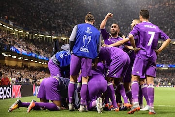 1-2. Casemiro celebró el segundo gol.