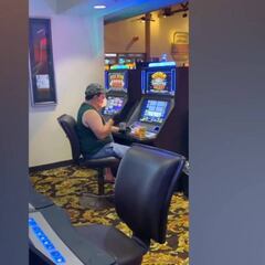 La escena más surrealista que ha dejado el Covid-19: atentos a este hombre en Las Vegas