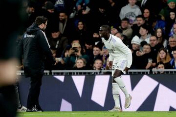 Mendy, tras lesionarse en el derbi.