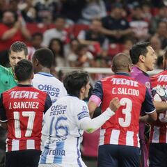 Por algo le dicen “El Chucky”; Lozano lleva tres rojas en tres meses