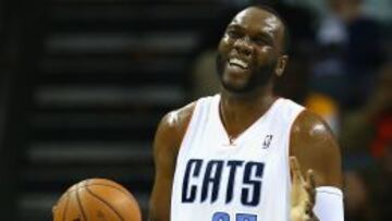 El pívot de los Bobcats Al Jefferson logró un doble-doble de 23 puntos y 12 rebotes.
