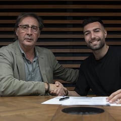 El Málaga renueva a Pastor hasta 2028