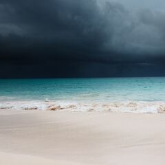 Oaxaca cierra todas las playas y abre albergues por “si hay miedo” a Huracán “Agatha”