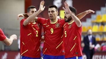 Raúl Gómez y Lozano lideran la brillante goleada de España