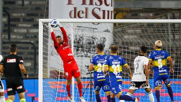 El jugador de Everton Fernando De Paul es fotografiado durante el partido de primera division contra Colo Colo disputado en el estadio Monumental de Santiago, Chile.
06/02/2022
Felipe Zanca/Photosport