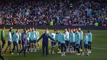 Pellegrini, con sus jugadores.