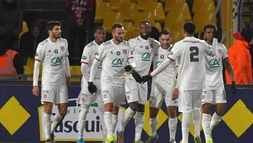 Lyon's French forward Moussa Dembele (C) celebrates with teammates after scoring a goal during the French Cup football match between Nantes (FCN) and Olympique Lyonnais (OL) at the Beaujoire stadium in Nantes, on January 18, 2020. (Photo by LOIC VENA