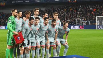 Atletico Madrid�s team players line up prior the UEFA Champions League football match Sparta Prague vs Atletico Madrid in Prague, Czech Republic, on November 26, 2024. (Photo by Michal Cizek / AFP)