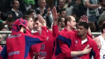 Varios de los jugadores del CSKA Mosc&uacute; festejan el pase. 